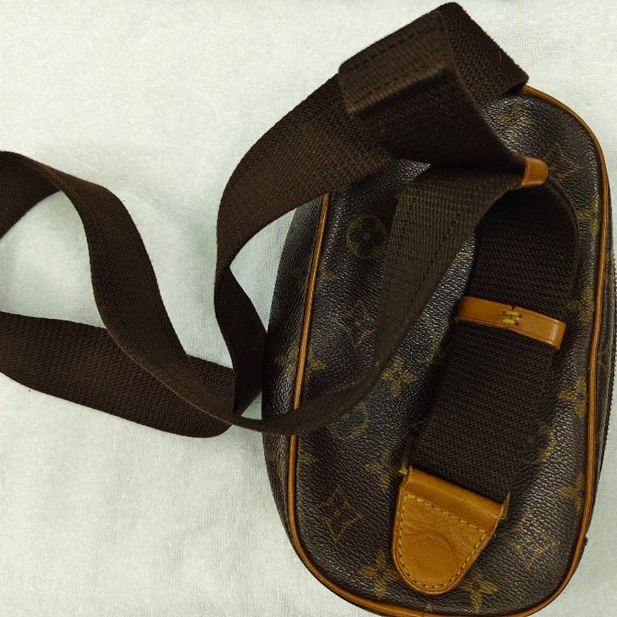 LOUIS VUITTON 傳統花色斜背腰包-6