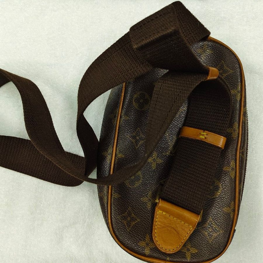 LOUIS VUITTON 傳統花色斜背腰包-9