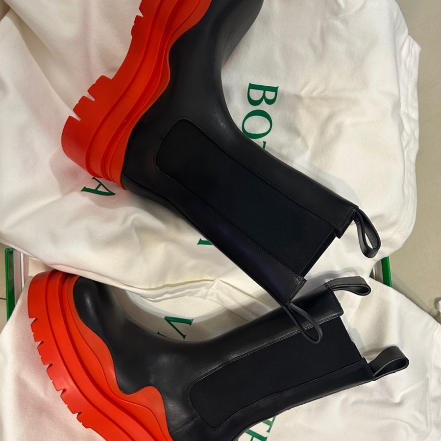 Bottega Veneta | BV 黑色切爾西半筒靴 38.5-1