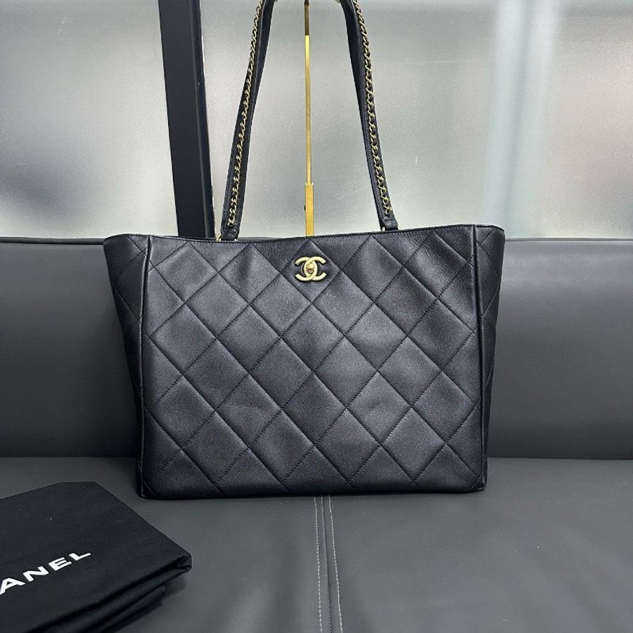 Chanel 22B tote-0