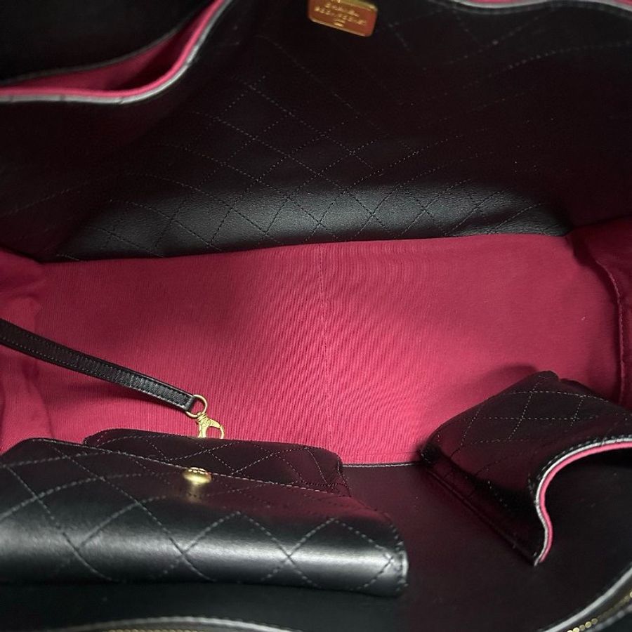 Chanel 22B tote-11