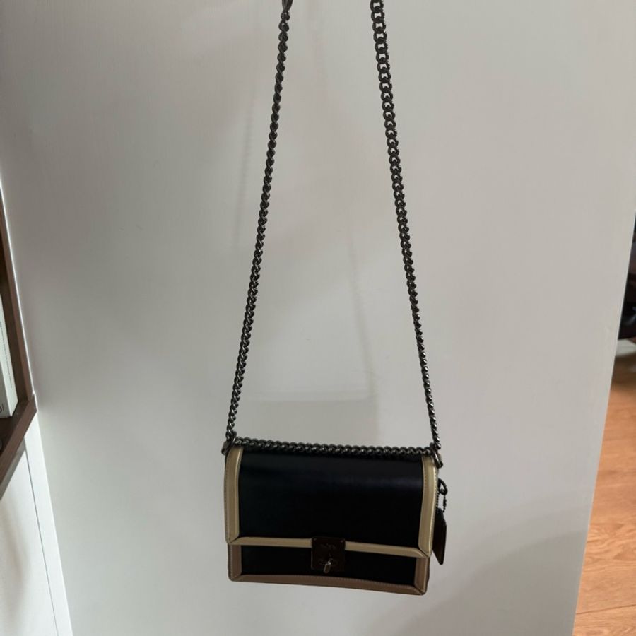 COACH 黑色方形兩用側肩包-4