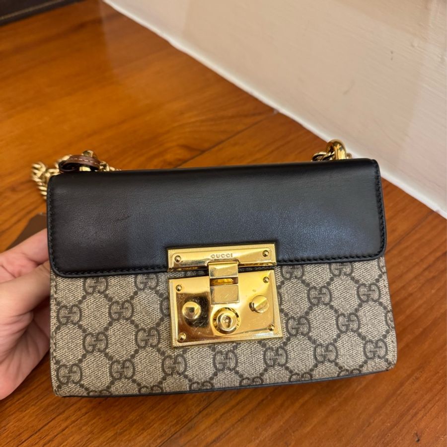 Gucci黑/咖皮革拼pvc padlock斜背包-1