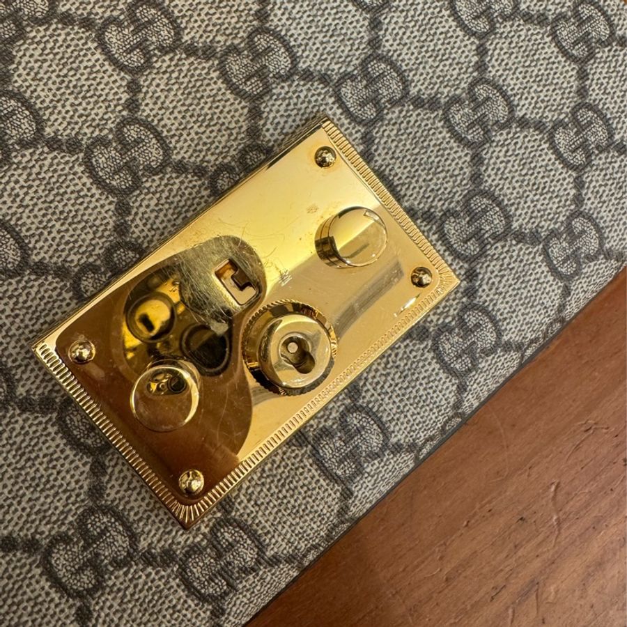 Gucci黑/咖皮革拼pvc padlock斜背包-18