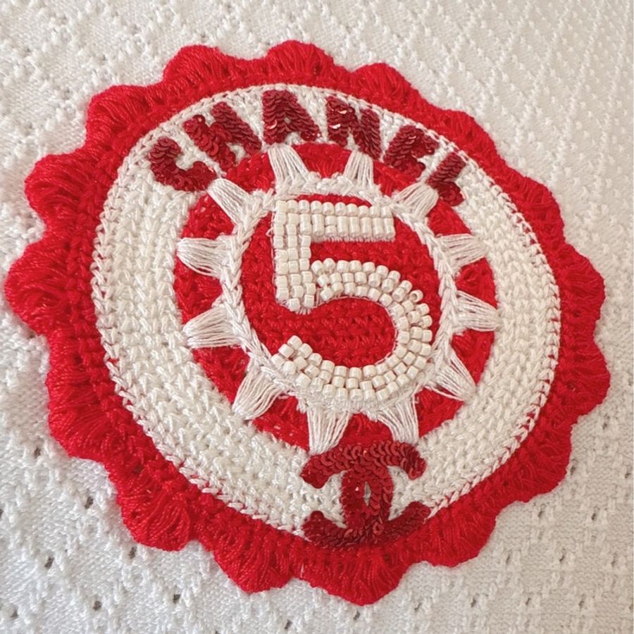 CHANEL 23C刺繡徽章小背心 40碼-2