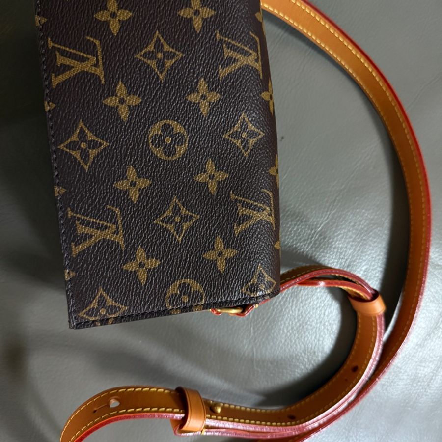 Lv steamer 可穿戴式錢包-1
