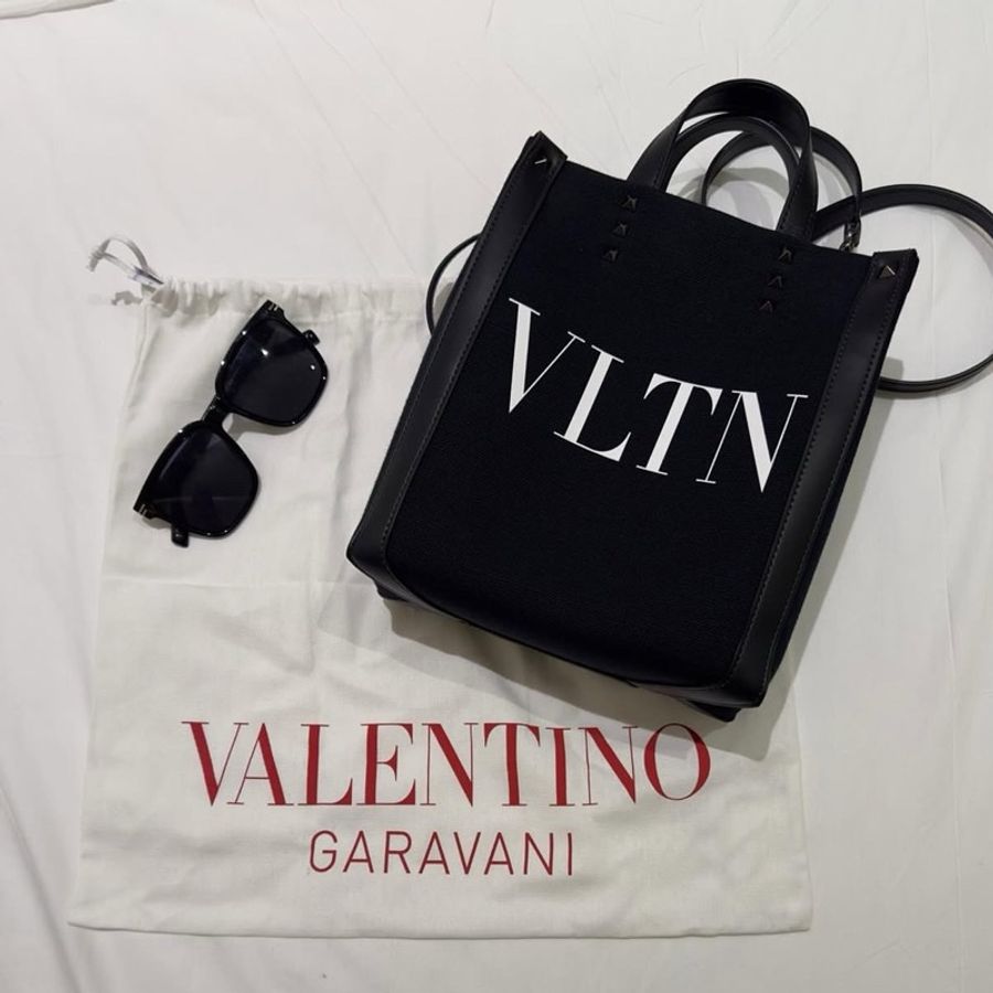 VALENTINO VLTN 字母印花帆布拼牛皮手提/斜背托特包(黑色)-6