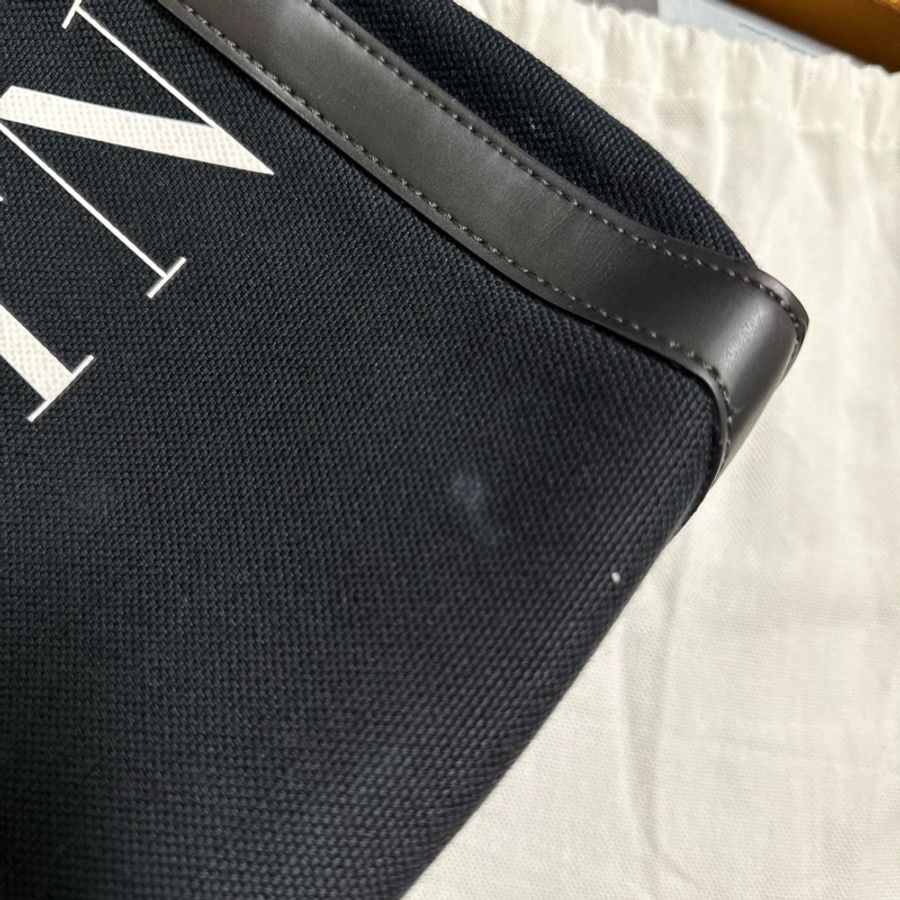 VALENTINO VLTN 字母印花帆布拼牛皮手提/斜背托特包(黑色)-18