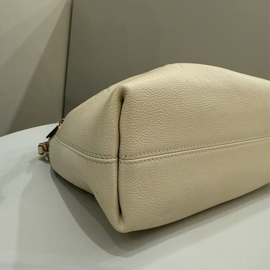 （櫃上缺貨款🔥）Louisvuitton bundle lv白色皮革壓紋牛皮-5