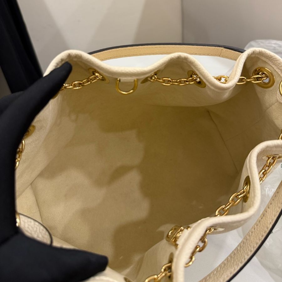 （櫃上缺貨款🔥）Louisvuitton bundle lv白色皮革壓紋牛皮-8