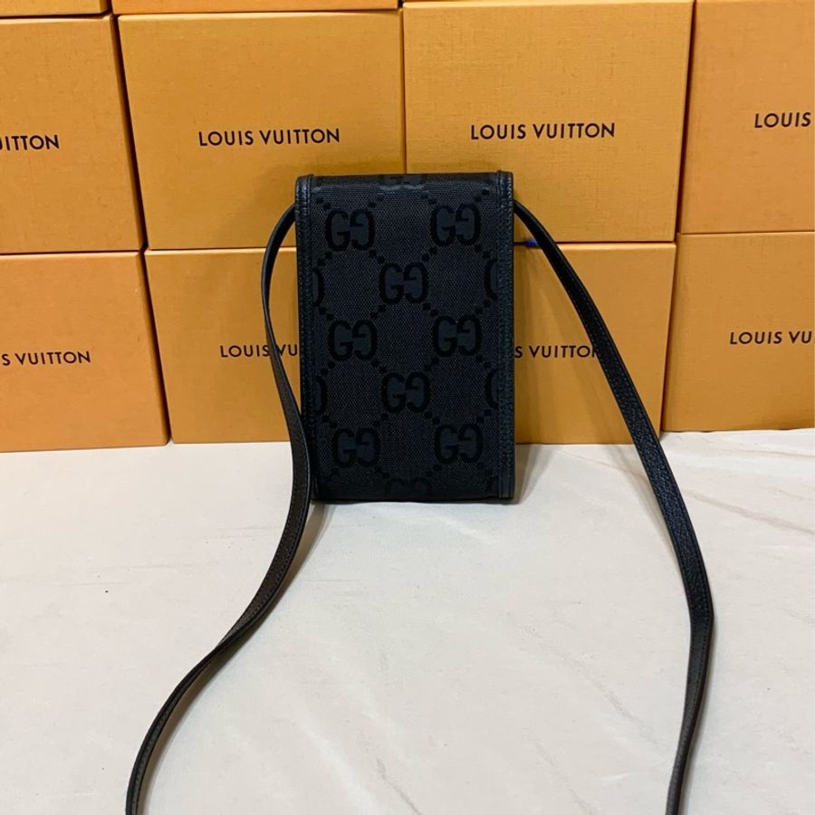 ✨近新閒置 Gucci 古馳 質感黑手機包 斜背包 肩背包-3