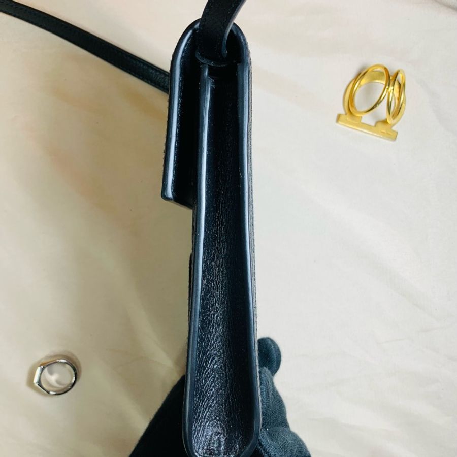 ✨近新閒置 Gucci 古馳 質感黑手機包 斜背包 肩背包-8