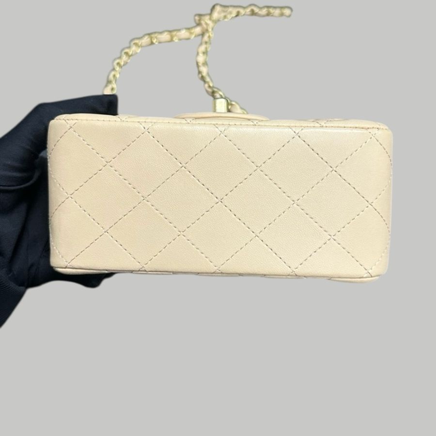 Chanel Lambskin square 羊皮方胖金扣-4