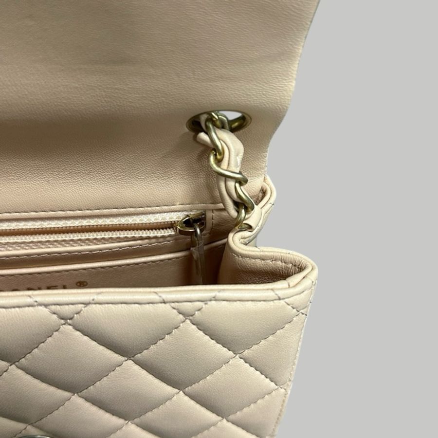 Chanel Lambskin square 羊皮方胖金扣-14