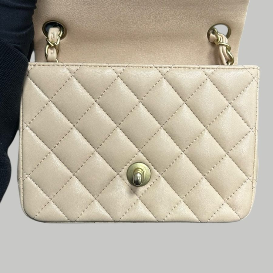 Chanel Lambskin square 羊皮方胖金扣-16