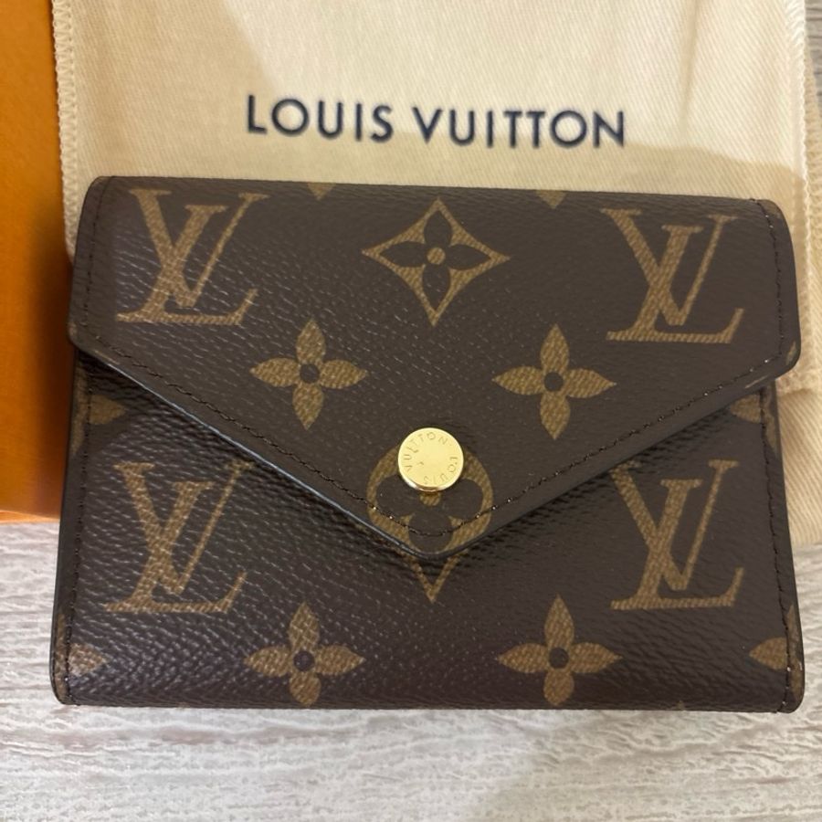 LV Victorine Wallet 信封皮夾 粉色內裡-0
