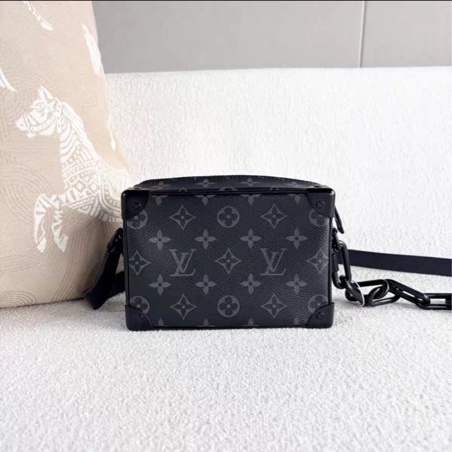 爆款低價出🕶️99新🤩Lv黑武士SoftTrunk盒子包單肩斜挎包-4