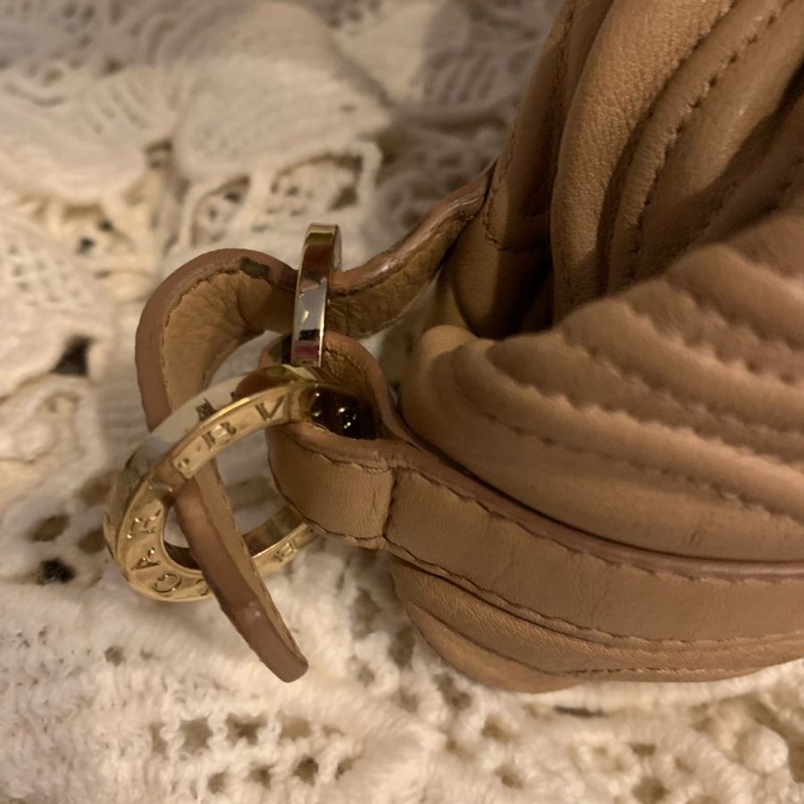 BVLGARI Chandra經典logo金屬扣環 駝色皮革手提包 肩背包-49