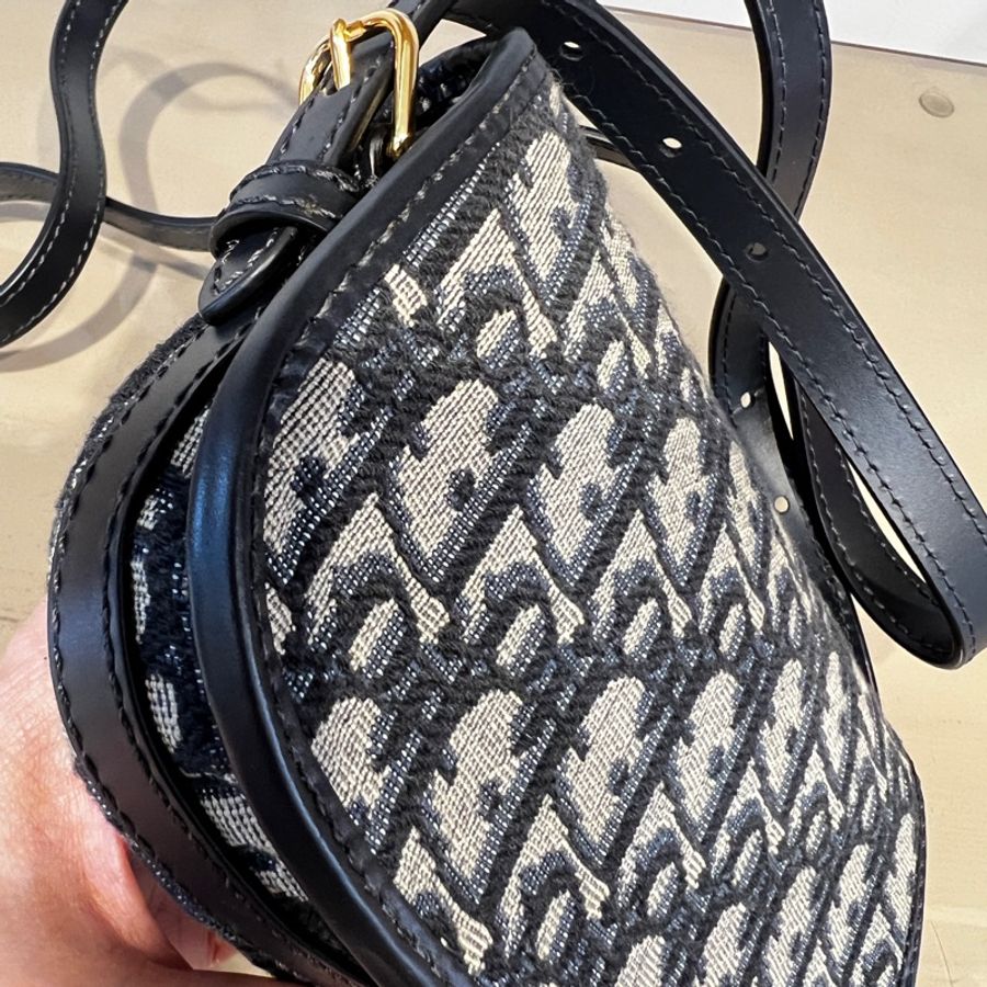 Dior 蘭緹花拼藍牛皮NewDiorBobby金釦mini下蓋磁吸釦斜背包-5