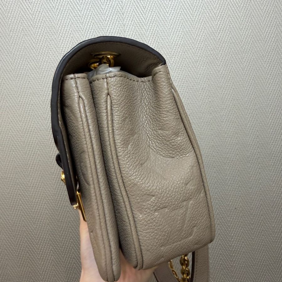 LV 米色牛皮壓紋Marceau肩斜背包M46199-2