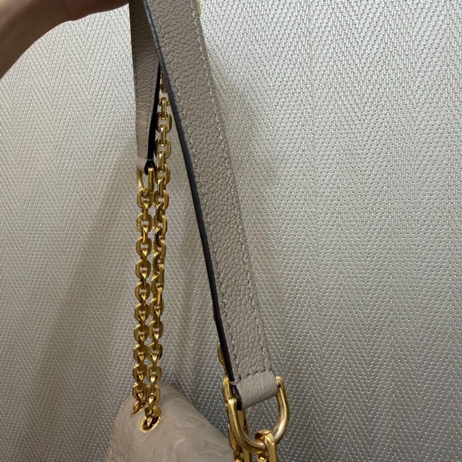 LV 米色牛皮壓紋Marceau肩斜背包M46199-14