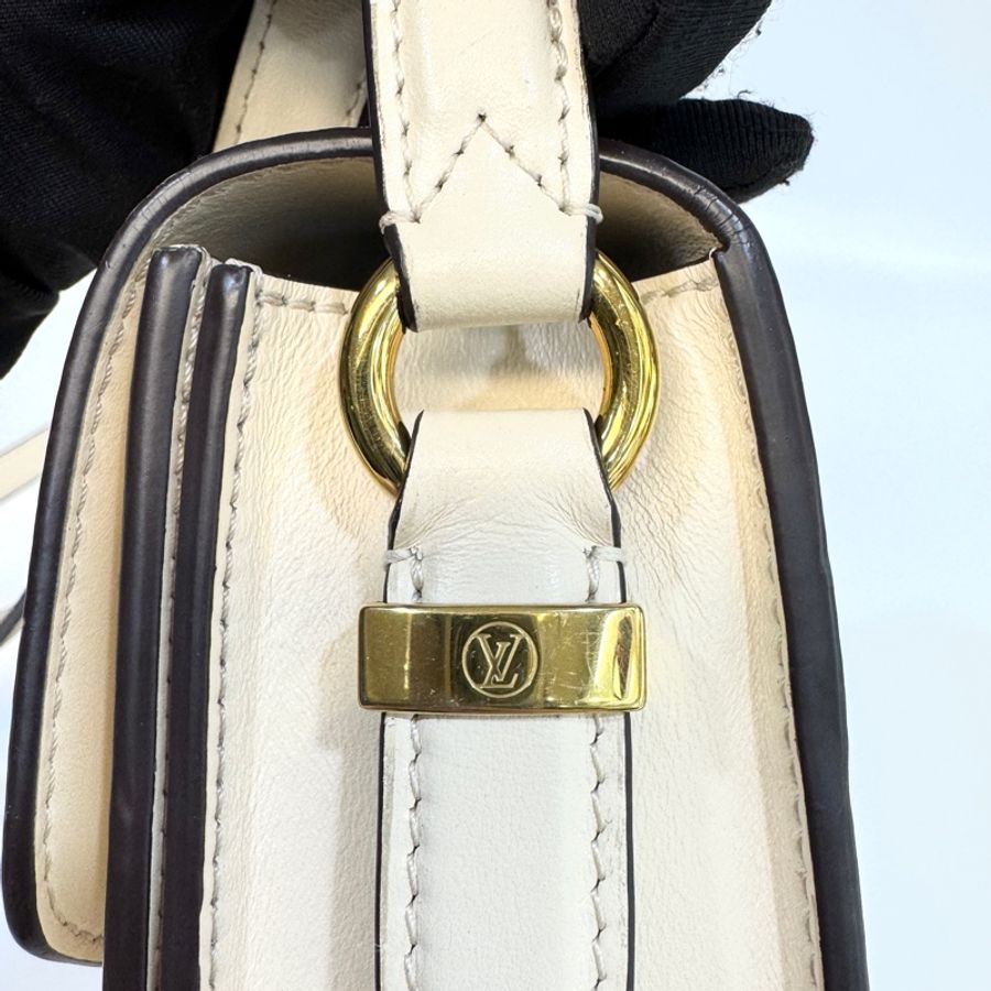 LV米白牛皮金釦下蓋Pont9 PM斜背包M55950-17