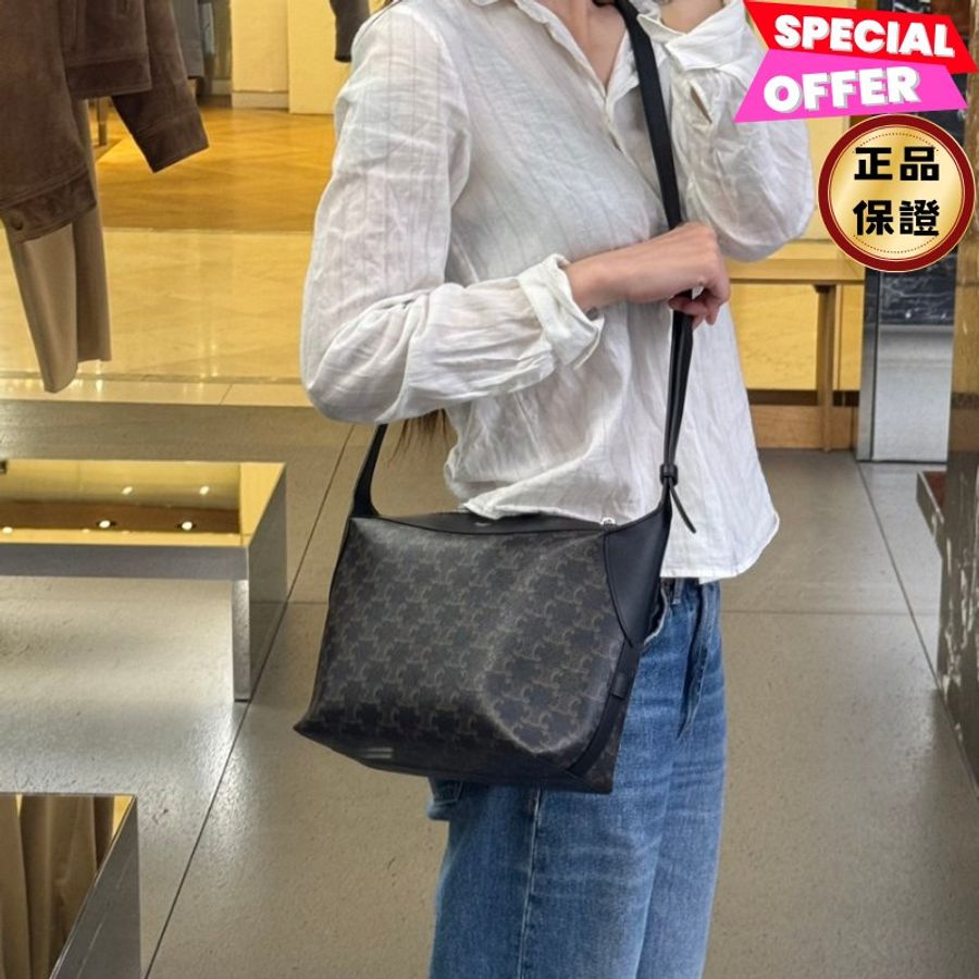 🎉新品好折扣✨Celine 122332 Harry 標誌印花斜揹包 黑色-0