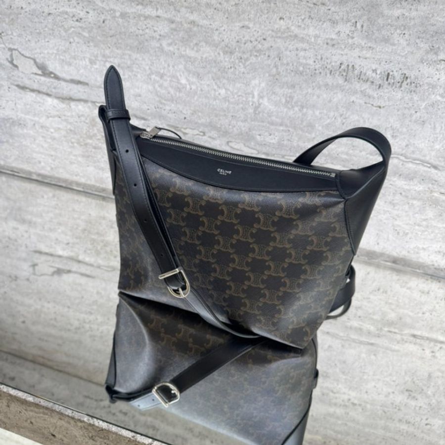 🎉新品好折扣✨Celine 122332 Harry 標誌印花斜揹包 黑色-8