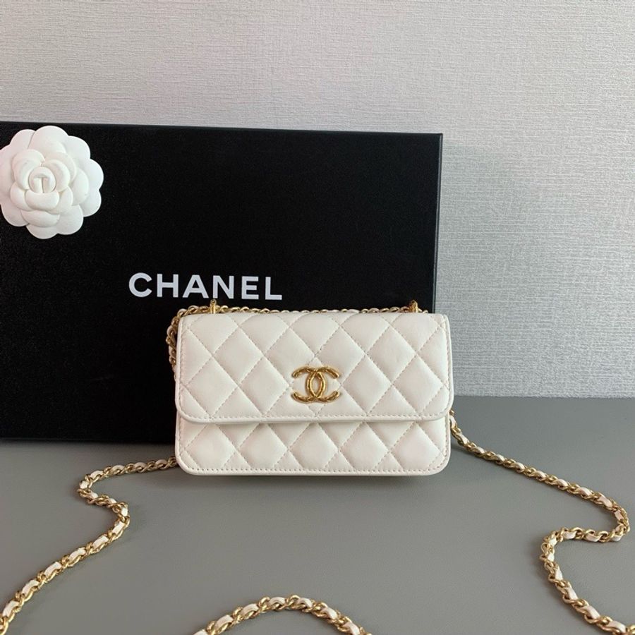 Chanel 23c 雕花鏈條白金羊皮 mini woc 🤍-1