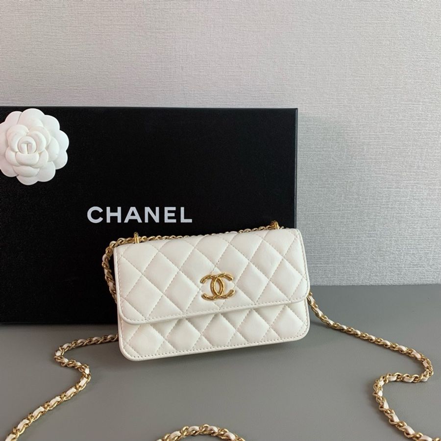 Chanel 23c 雕花鏈條白金羊皮 mini woc 🤍-2