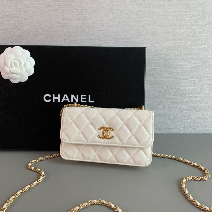 Chanel 23c 雕花鏈條白金羊皮 mini woc 🤍-3