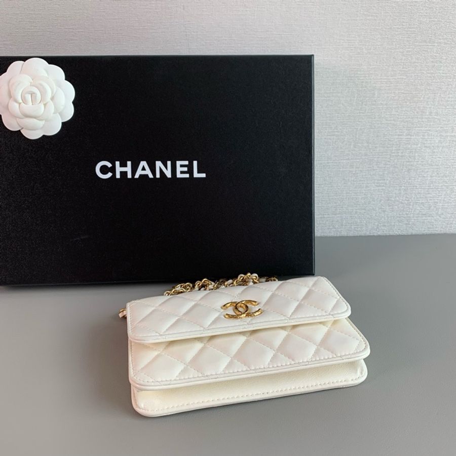 Chanel 23c 雕花鏈條白金羊皮 mini woc 🤍-5