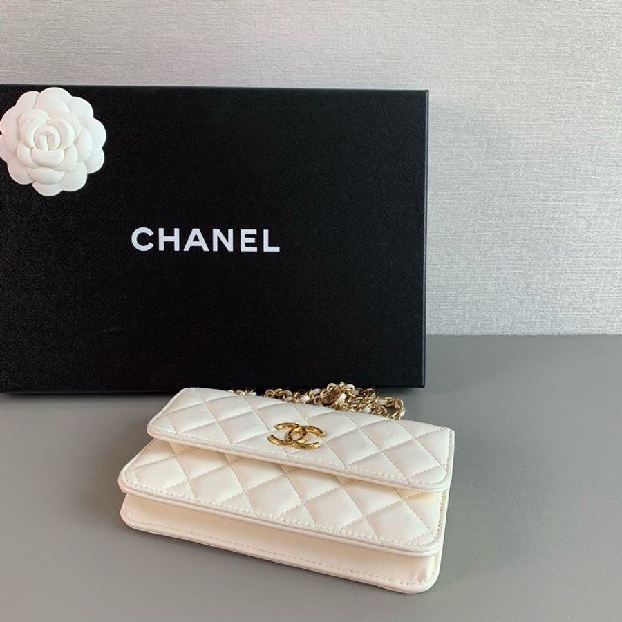 Chanel 23c 雕花鏈條白金羊皮 mini woc 🤍-6