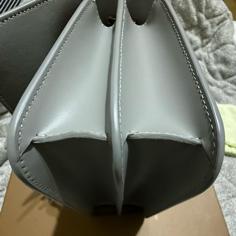 Burberry TB 豆腐包-10