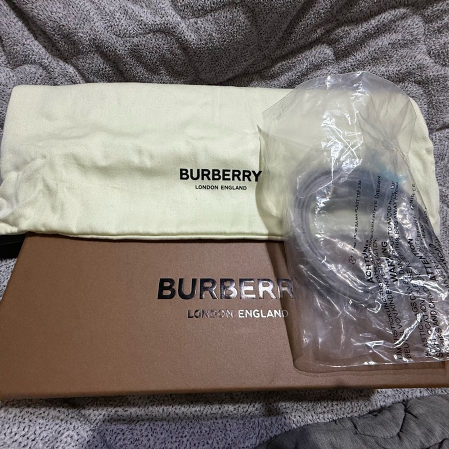Burberry TB 豆腐包-14
