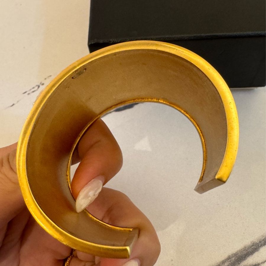 chanel金色白字coco手環-5