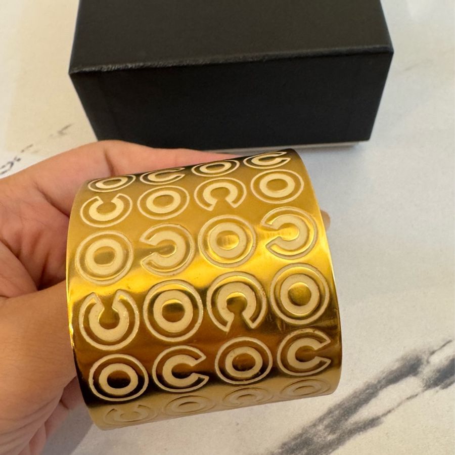 chanel金色白字coco手環-19