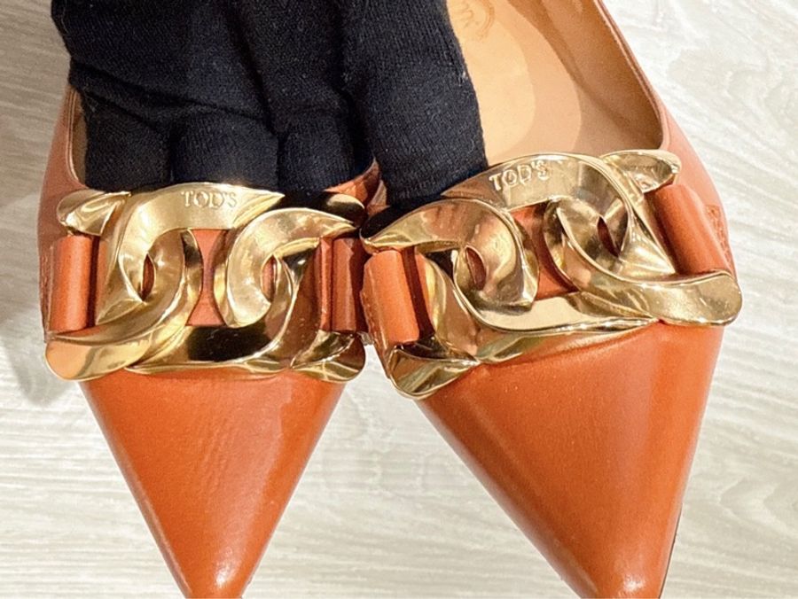 TOD’S 焦糖色麻花釦尖頭平底鞋 37號-2
