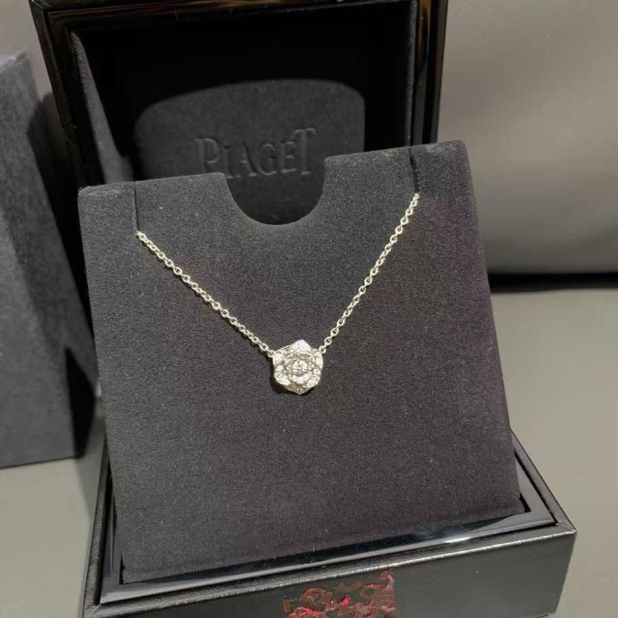 伯爵PIAGET ROSE滿鑽玫瑰18K白金項鍊,2022 年購入-3