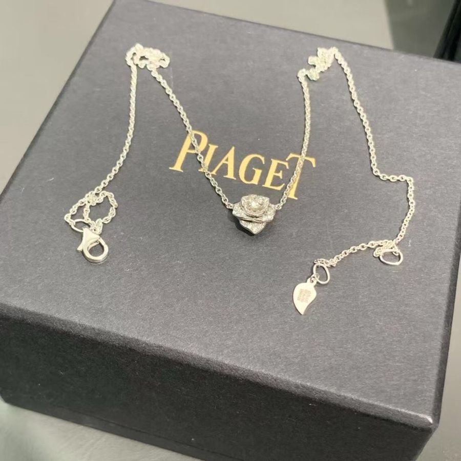 伯爵PIAGET ROSE滿鑽玫瑰18K白金項鍊,2022 年購入-4