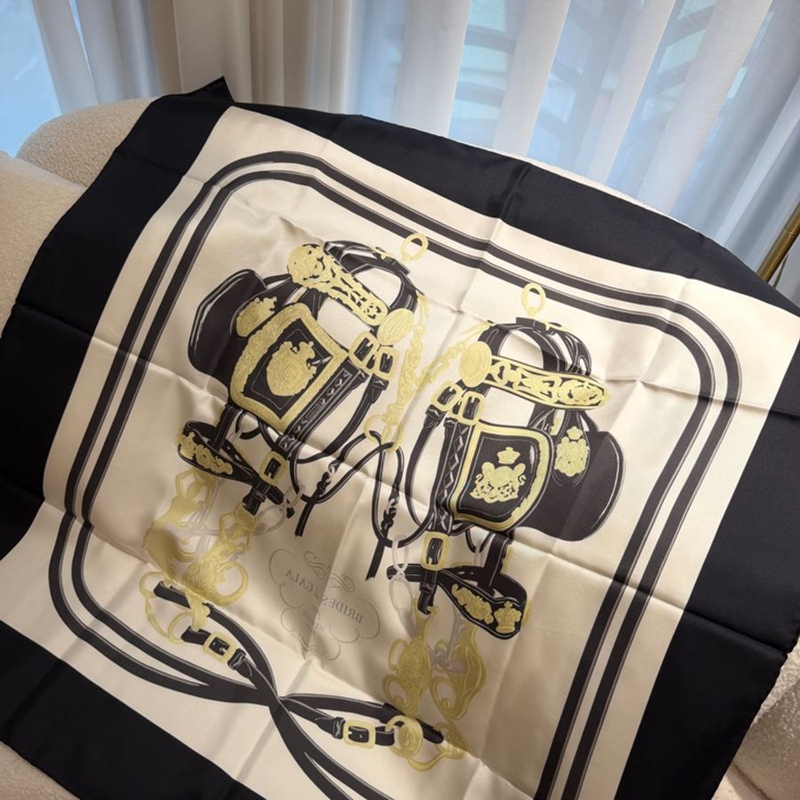 Hermes 華麗的繮轡黑金絲巾🖤全新-3