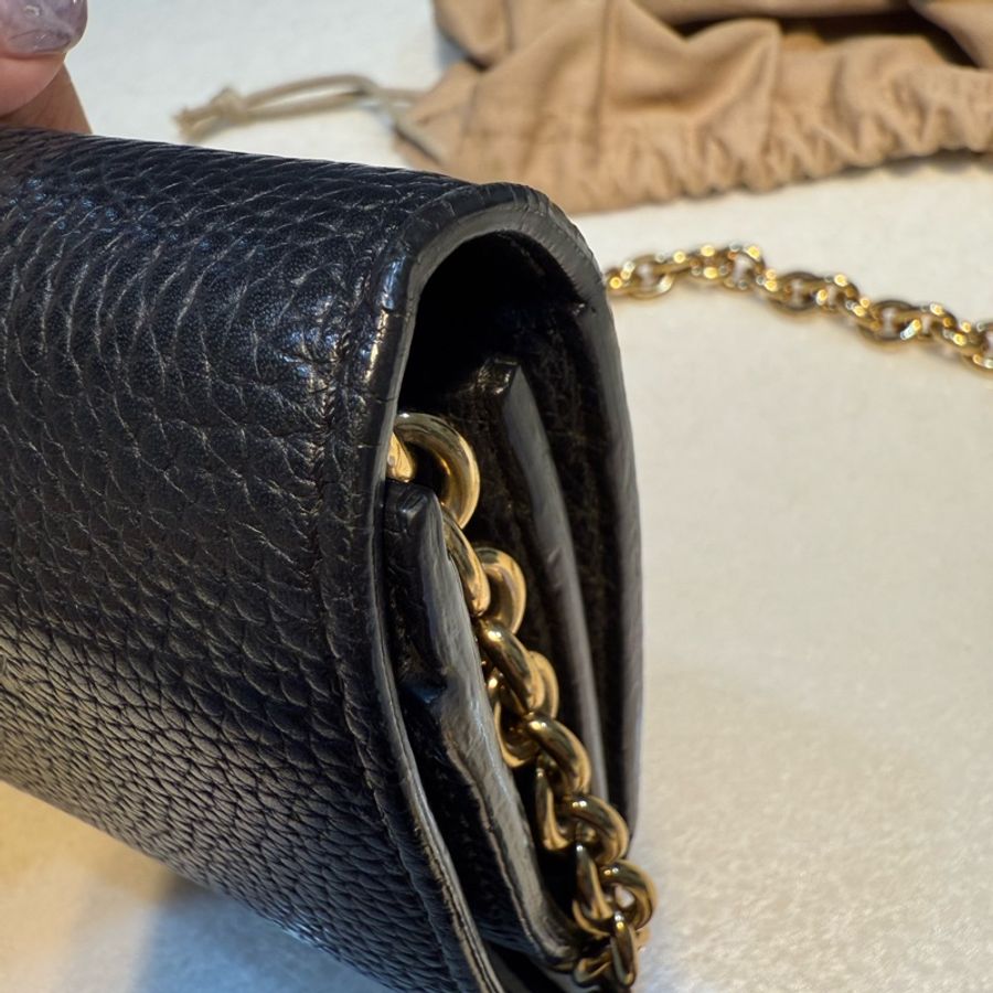 BURBERRY壓印字LOGO牛皮翻蓋磁扣式金屬鏈斜背長夾-15