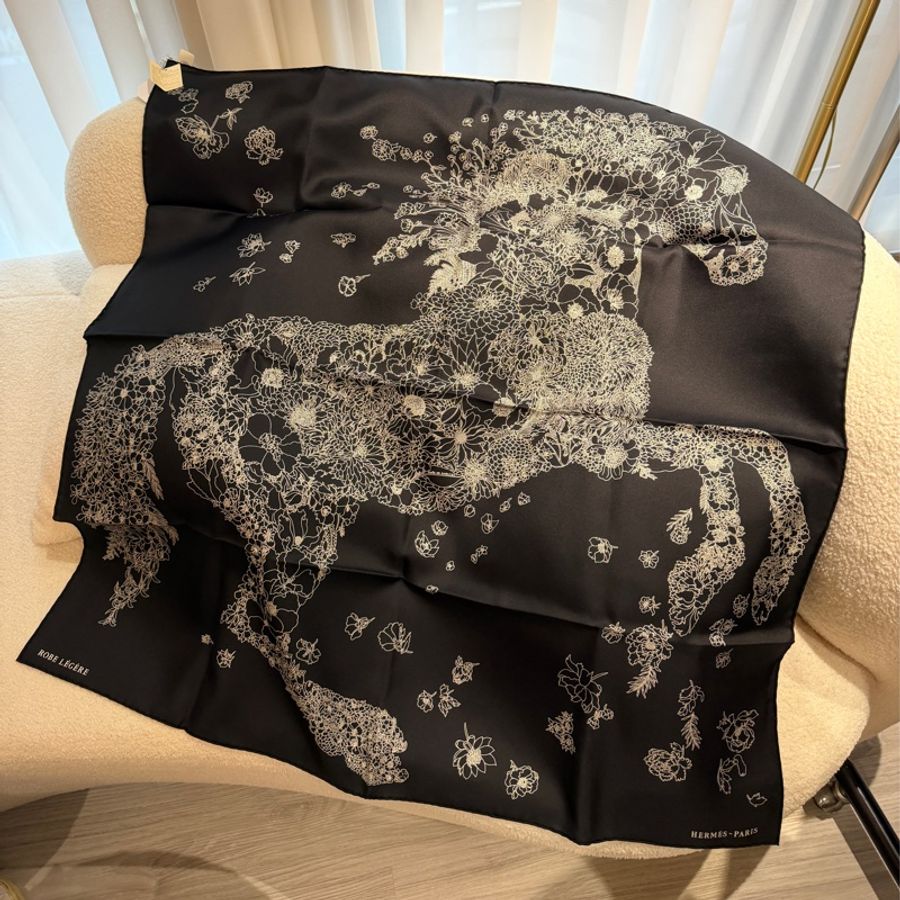 Hermes 黑色花卉馬絲巾🖤超美🖤-0