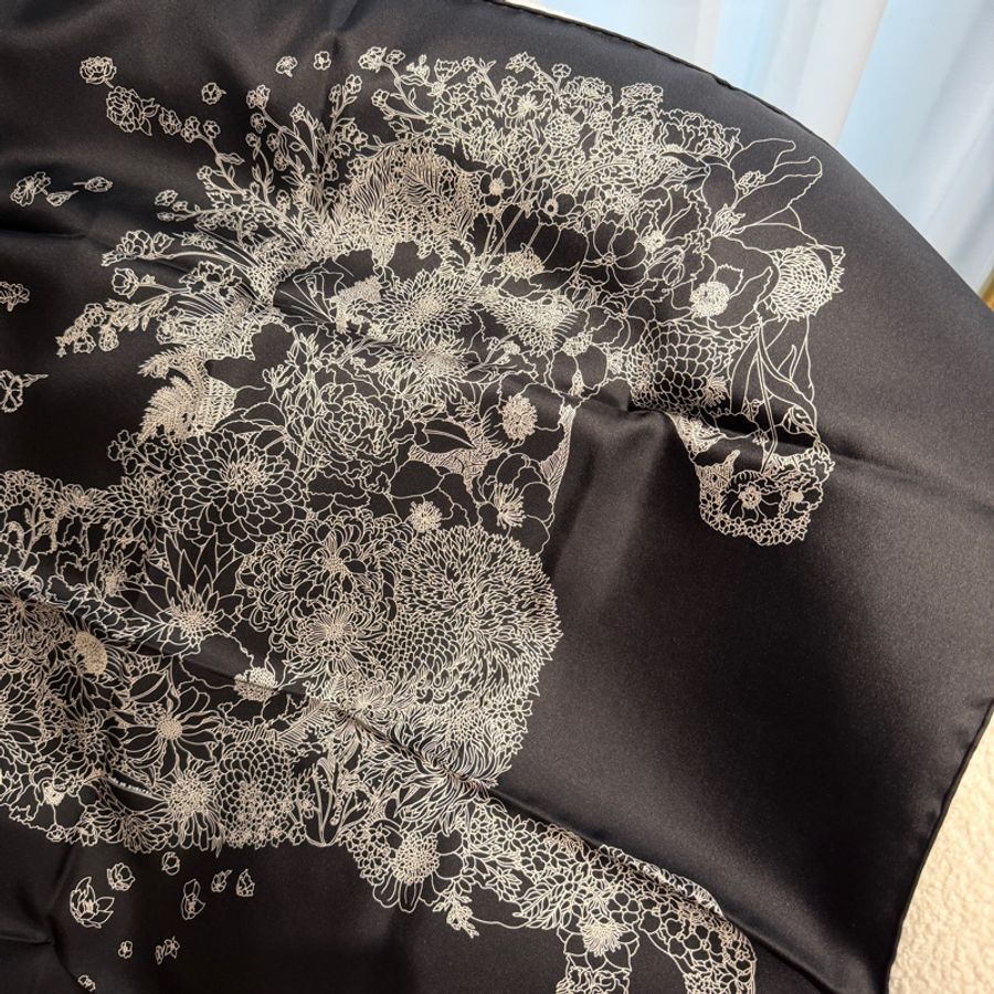 Hermes 黑色花卉馬絲巾🖤超美🖤-1