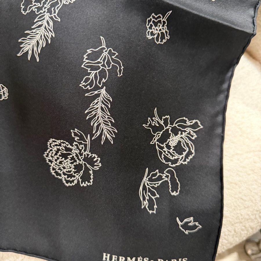 Hermes 黑色花卉馬絲巾🖤超美🖤-2