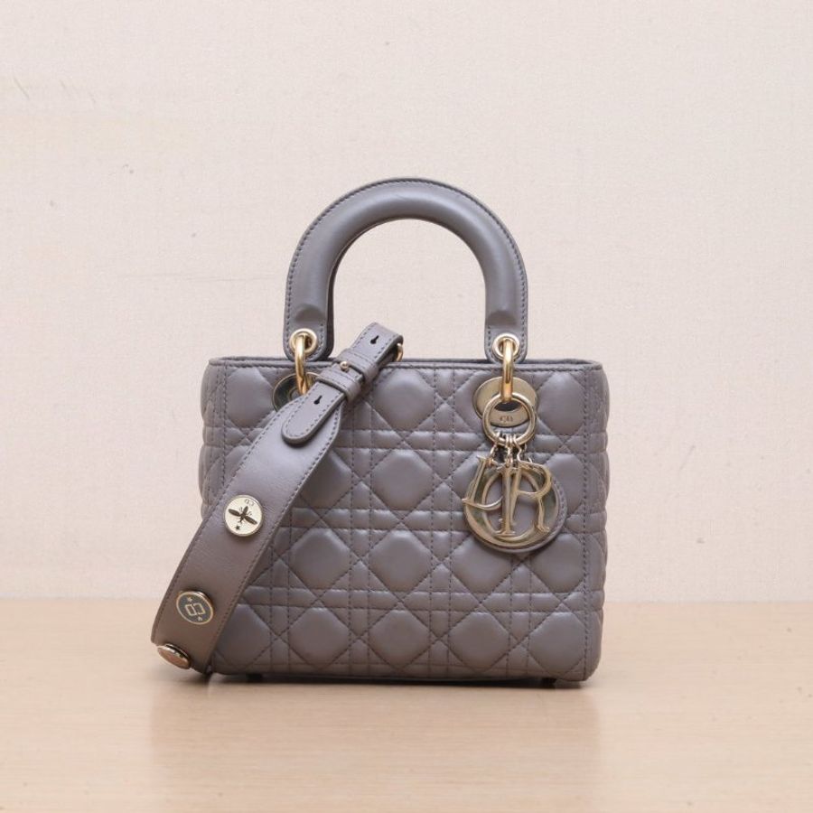 DIOR Lady戴妃包四格徽章肩帶灰色羊皮金扣2018肩背包-1