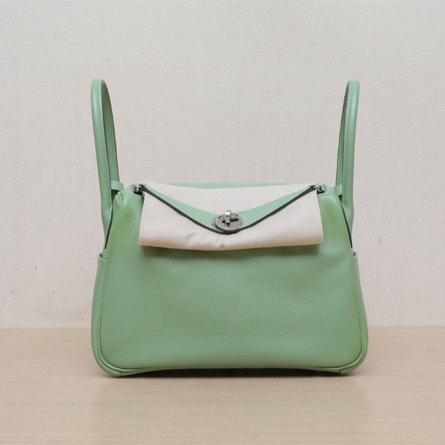 HERMES Lindy263I牛油果綠EC皮Z刻銀扣肩背包-1