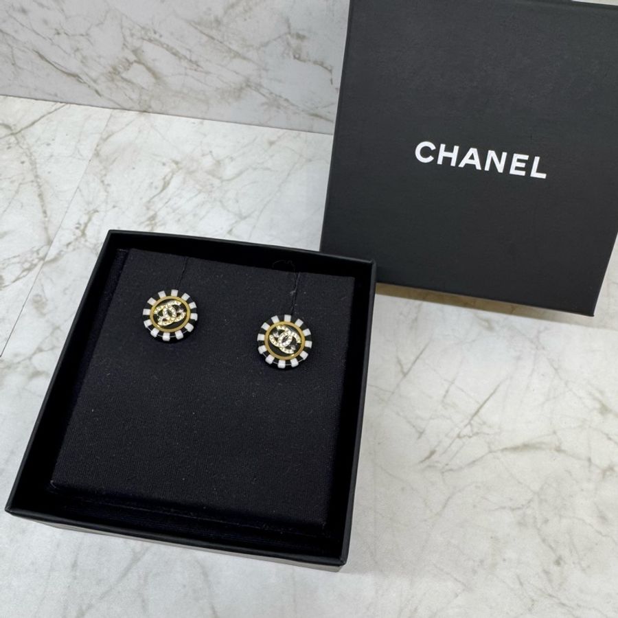 CHANEL黑白配色圓形雙C水鑽耳環-0