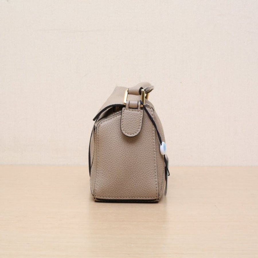 LOEWE Puzzle18幾何包迷你MINI大象灰牛皮肩背包-4