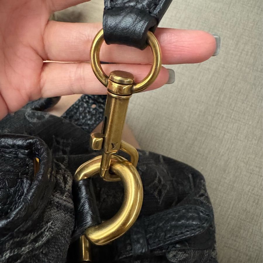 LV黑牛仔側背包-2